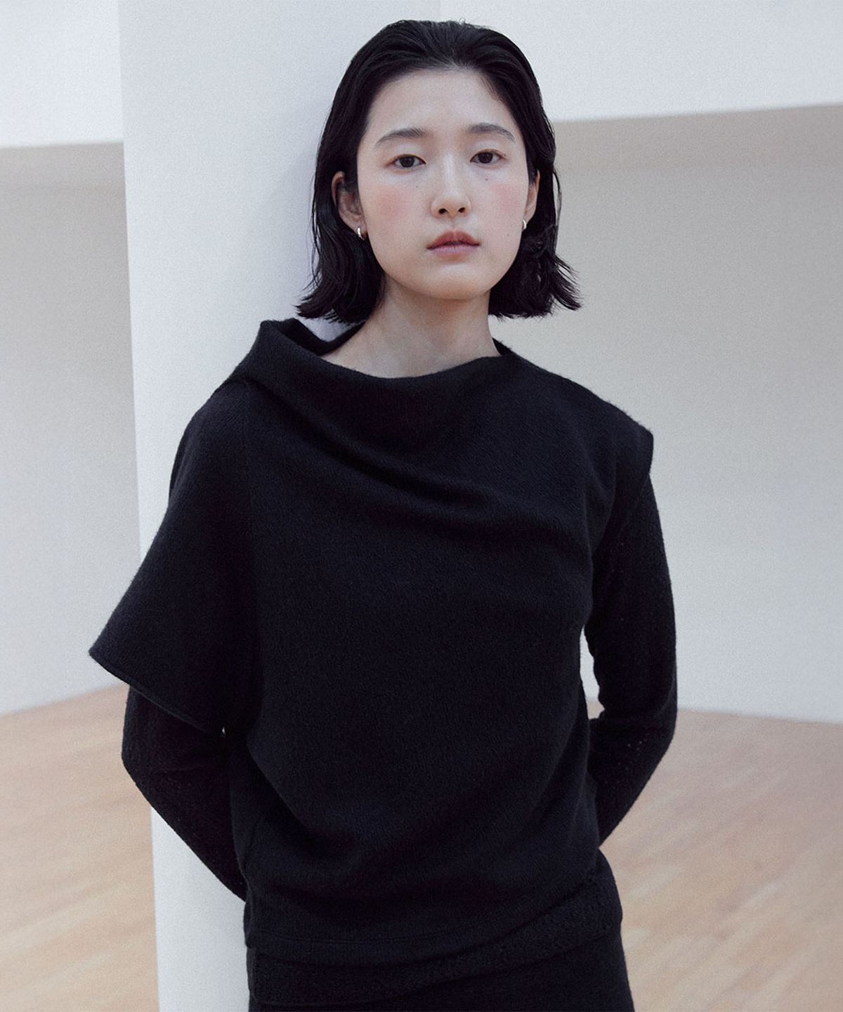 유토시스(EUTOSIS) HAILEY HALF OFF-SHOULDER(BLACK)
