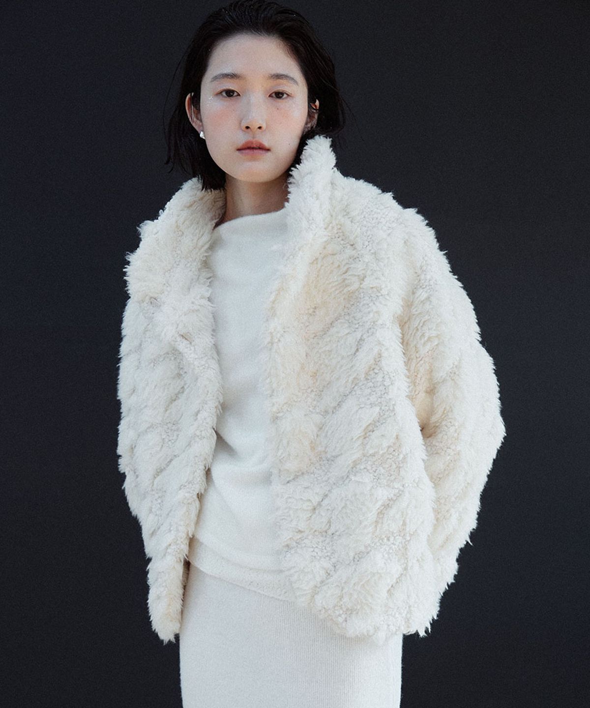 유토시스(EUTOSIS) HIGH-NECK ROUND FUR JACKET(IVORY)