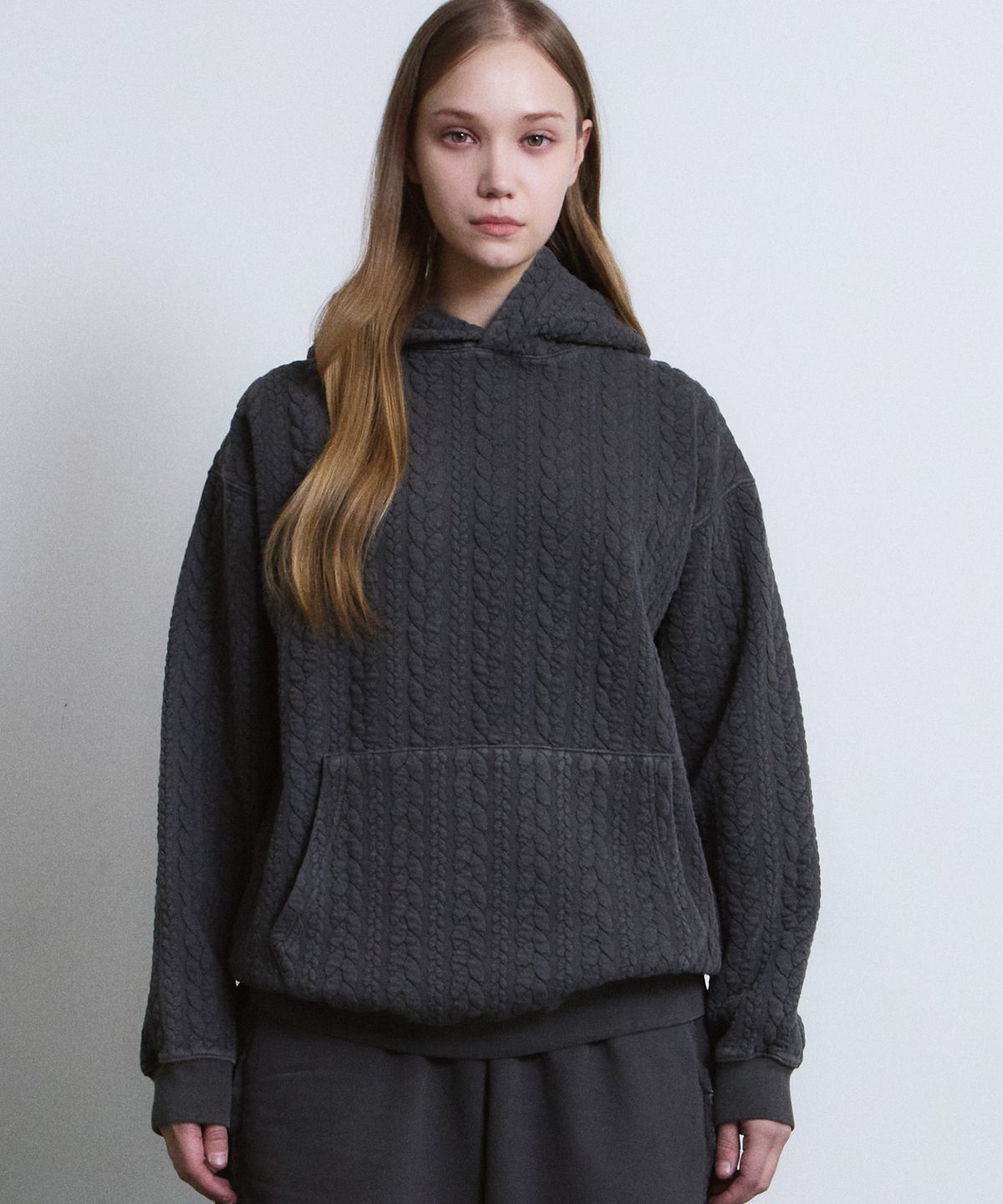 에이던엠(ADERNM) GRANPA COZY CABLE  HOODIE (CHARCOAL)
