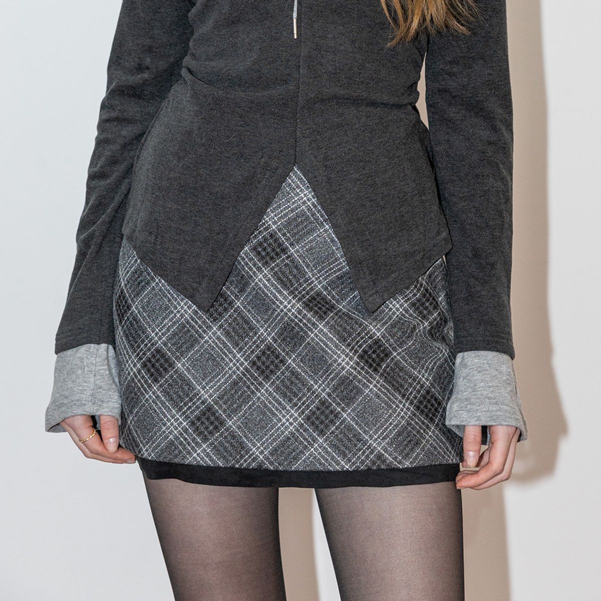 던드롭(DUNDROP) DD_Diamond grid velvet hem skirt_GRAY