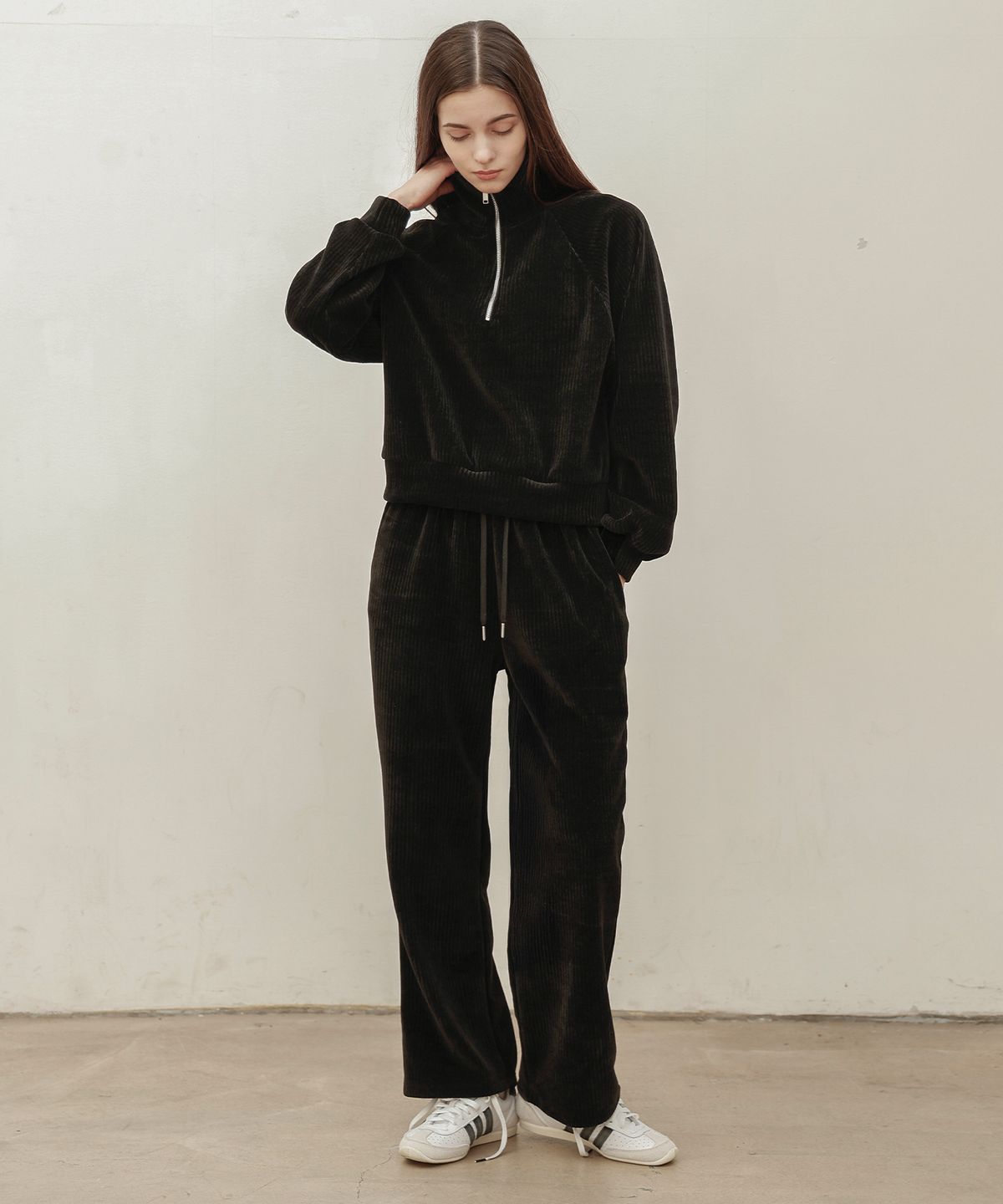 와이오와이(YOYOYOY) 골지 벨벳 스웨트 팬츠_블랙