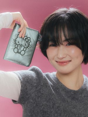 Sleek Travel Wallet Hello Kitty Green