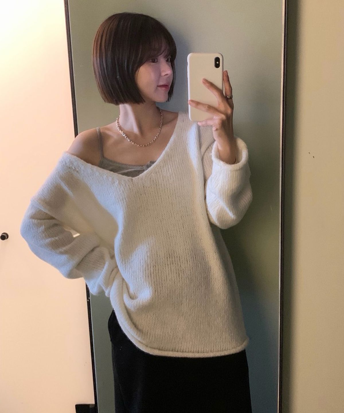 썸웨어버터(SOMEWHEREBUTTER) Riss Wool Deep V-Neck Knit - Ivory