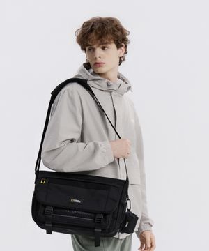 N265ACR520 데이즈 메신저백 13 BLACK