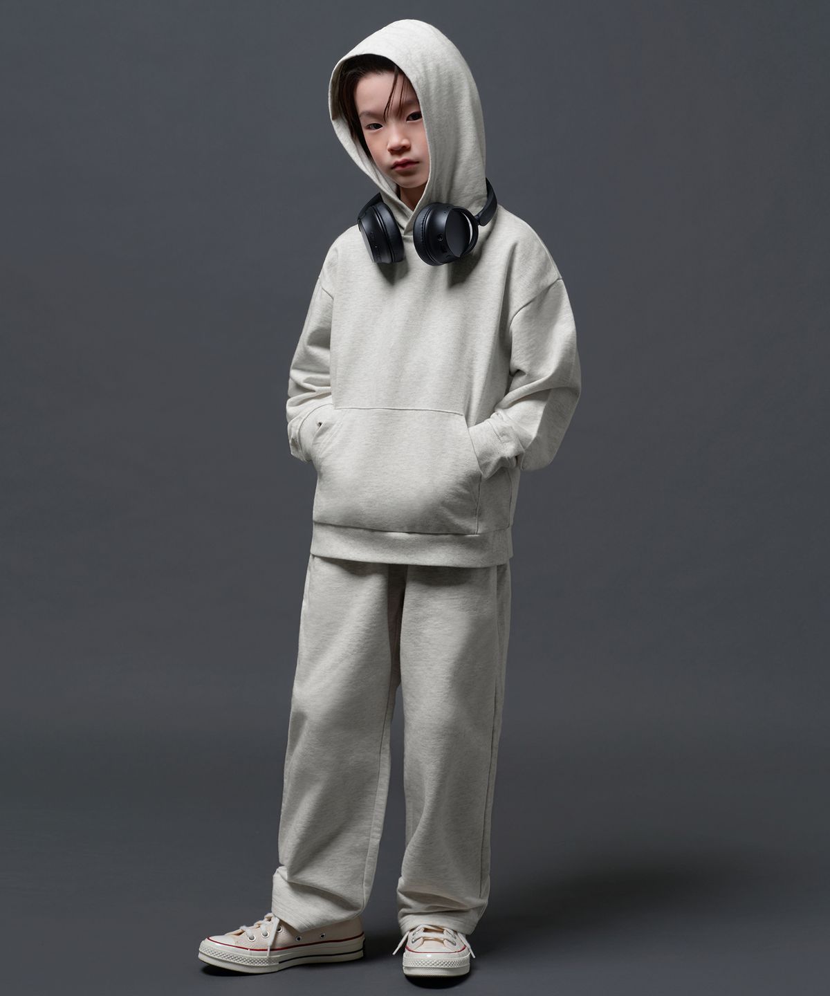 무신사 스탠다드 키즈(MUSINSA STANDARD KIDS) 오버사이즈 후디드 스웨트셔츠 & 라운지 스웨트 팬츠 셋업 [오트밀]