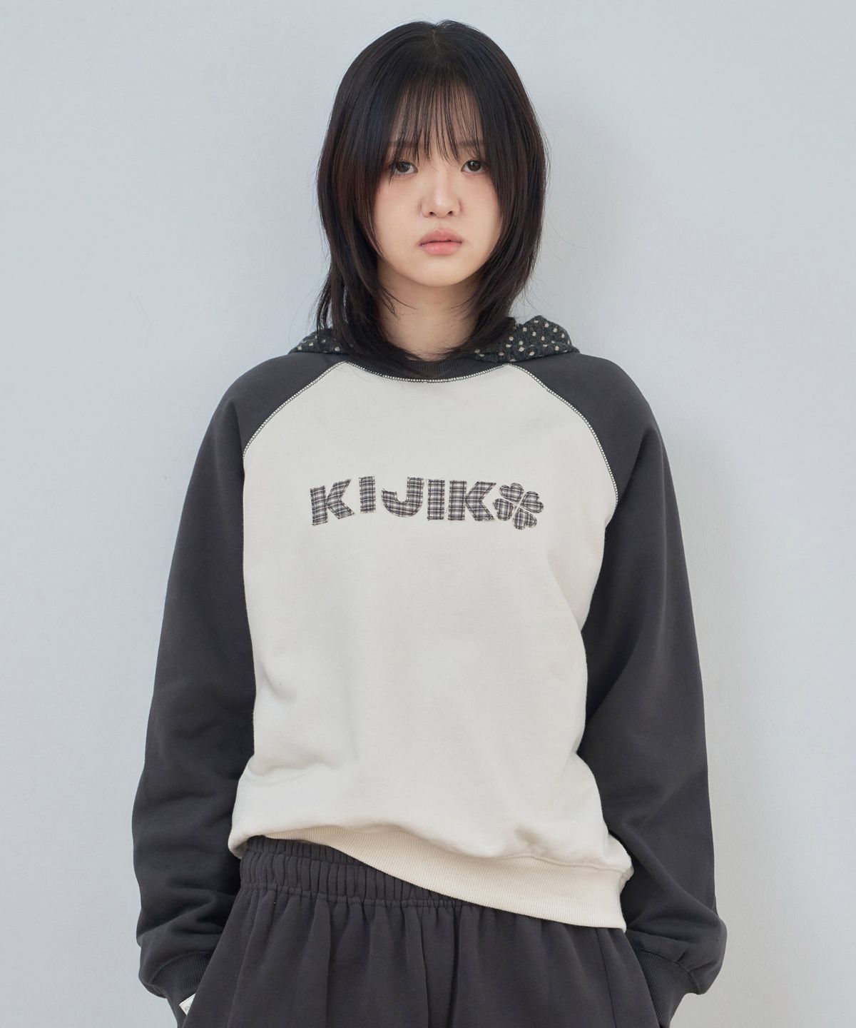 키지코(KIJIKO) ke305-Check Raglan Sweatshirt Charcoal