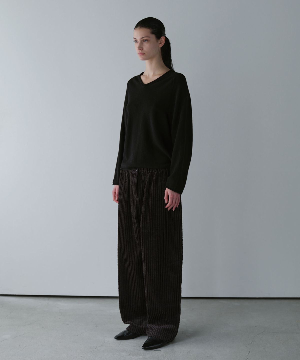 오브헤덴(OPHEDEN) Serene V-neck Wool Knit (black)