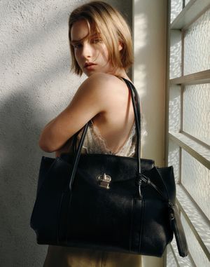 [AUBE] 가죽 오브 장식 롱숄더 M 블랙