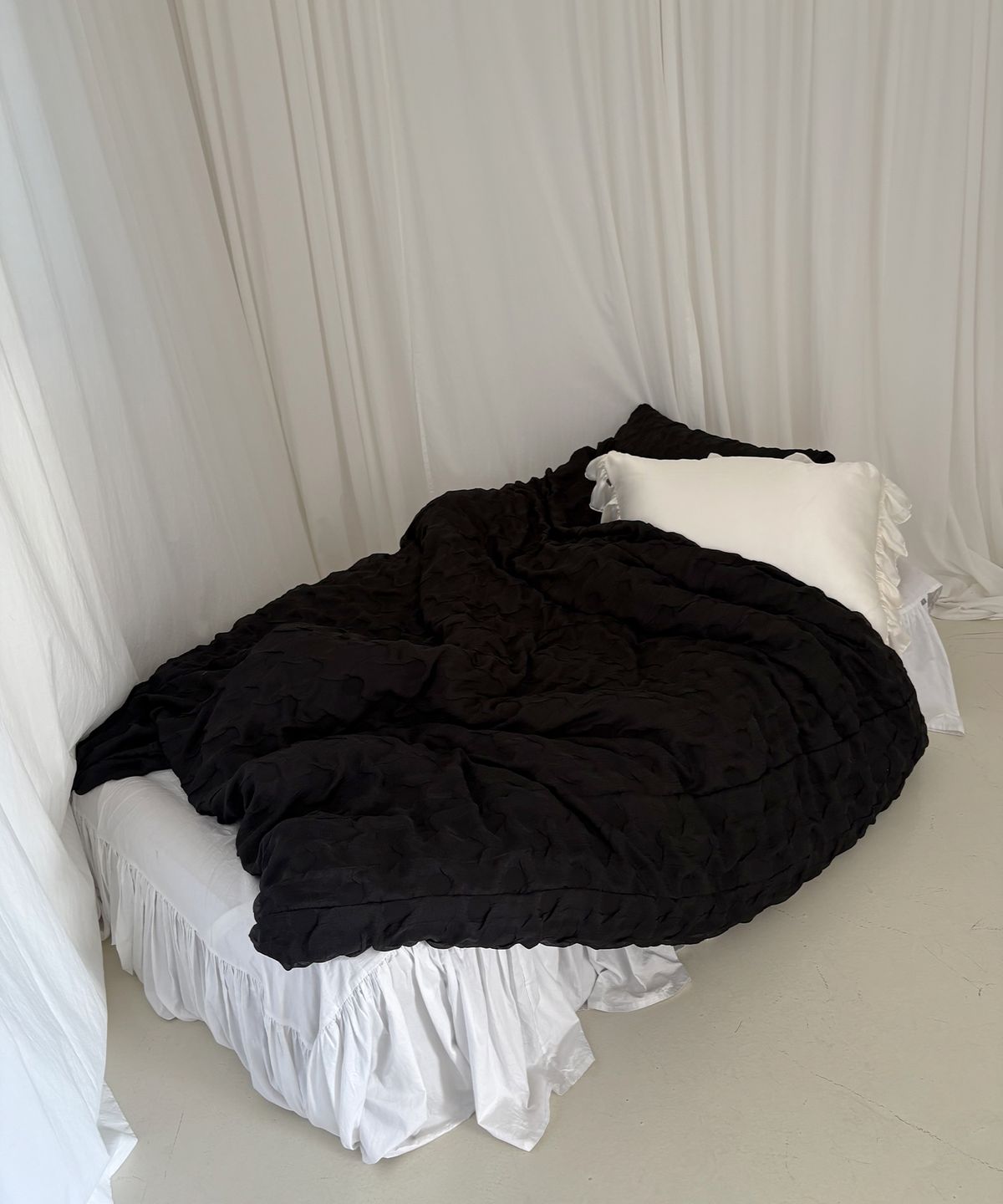 칸드(KAND) Black Chiffon Peony 이불커버