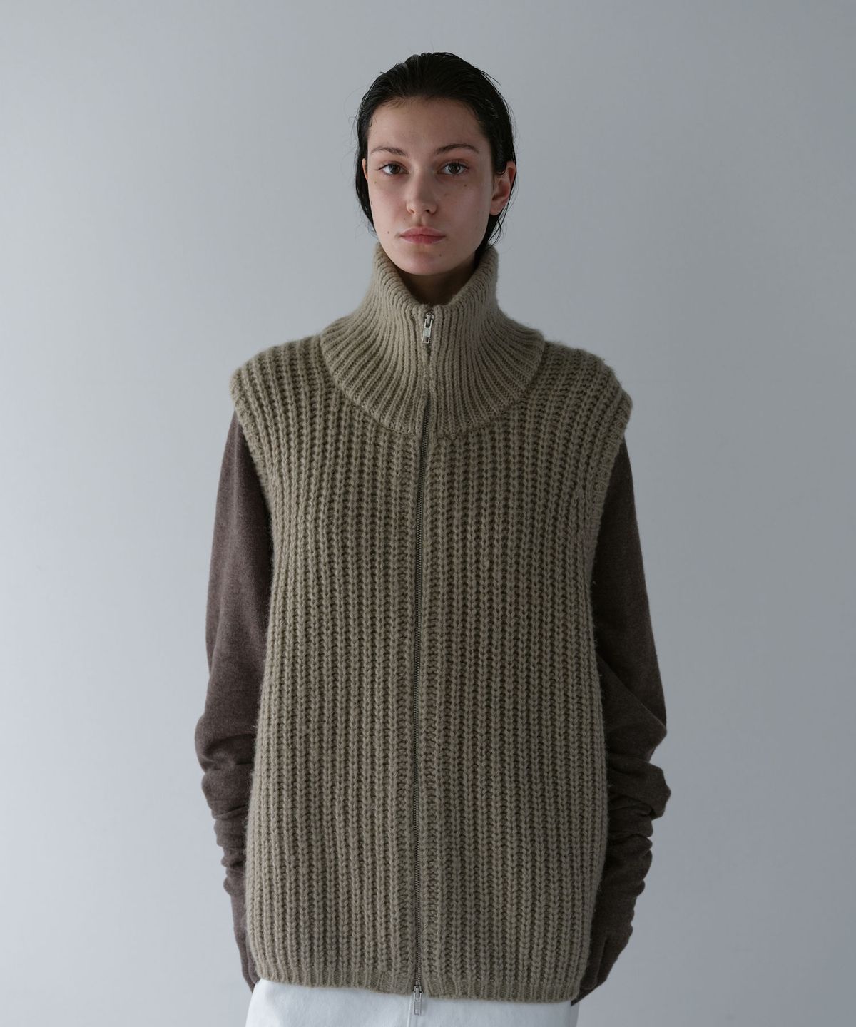 오브헤덴(OPHEDEN) High neck Knit Zip-up Vest (light khaki)