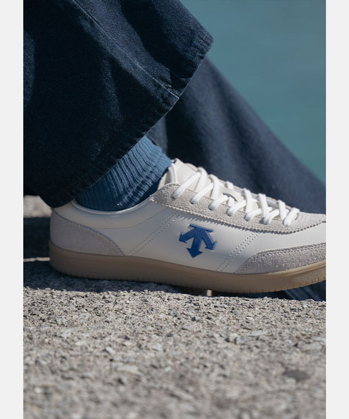 데상트(DESCENTE) 엣지 코트 클래시 블루 베이지 SR123LSN13