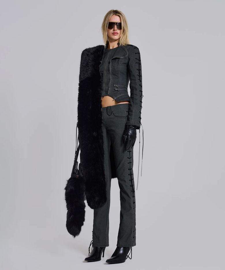 (U) 포 퍼 슬리브리스 슈러그 위드 XL 스카프 블랙 FAUX FUR SLEEVELESS SHRUG WITH XL SCARF - BLACK BLACK