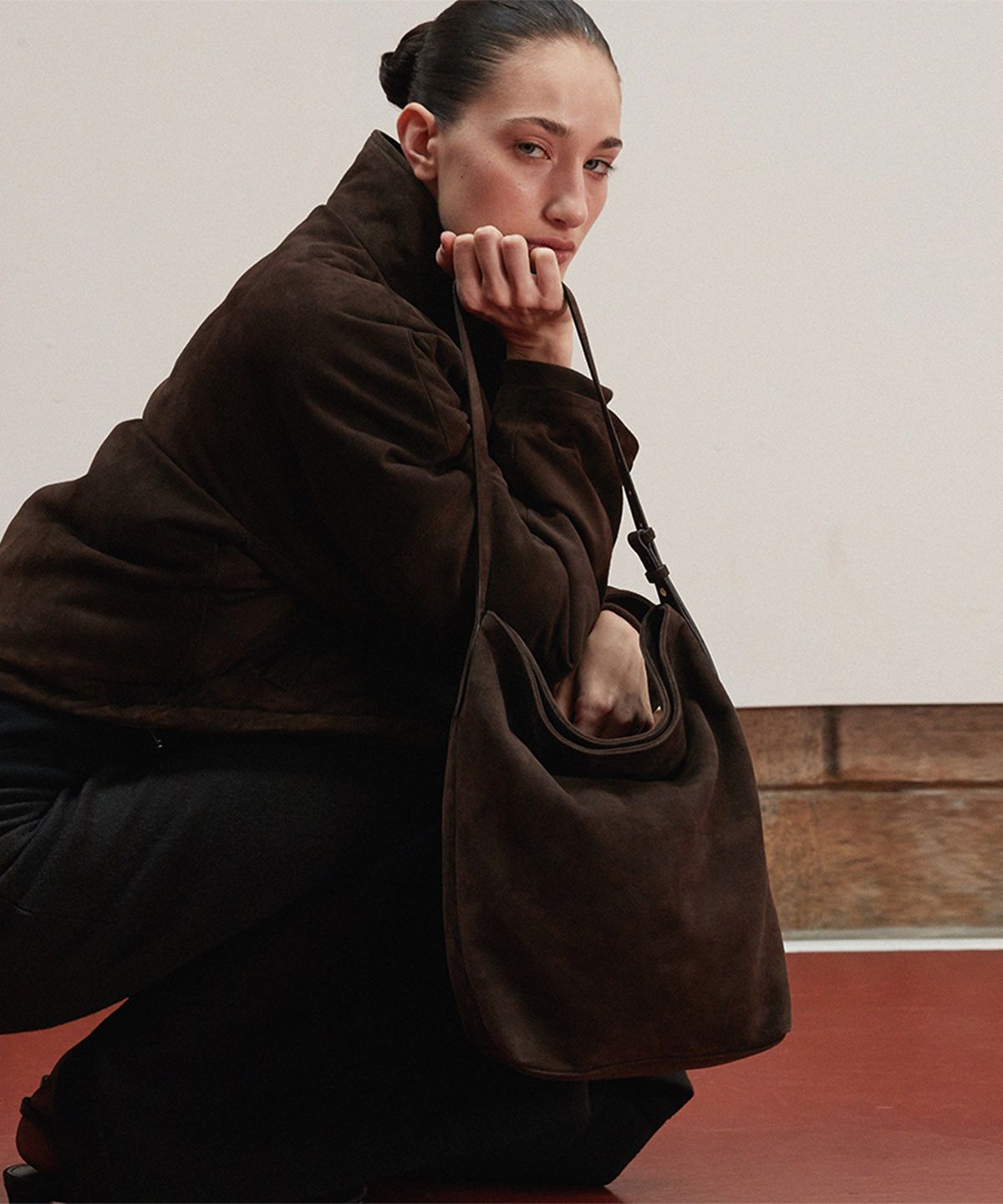 베르데마르(VERDEMAR) Suede Contour Shoulder Bag