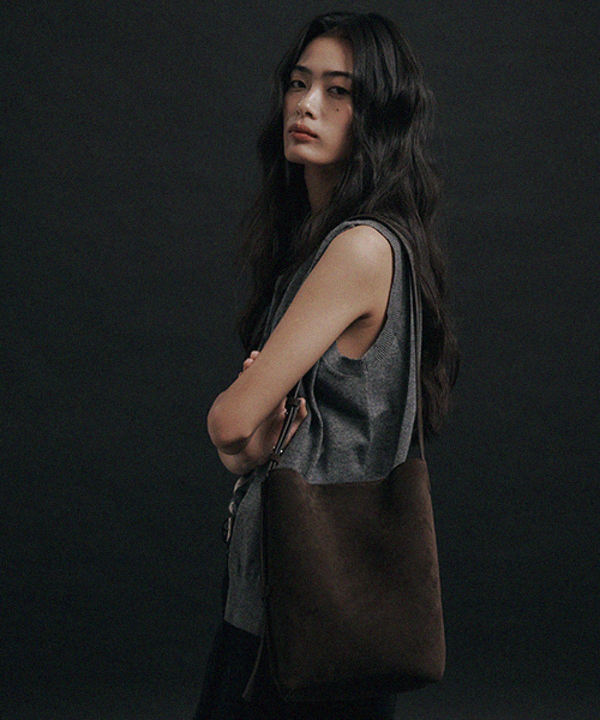 드메이커(DEMAKER) Woody bucket suede bag-deep brown