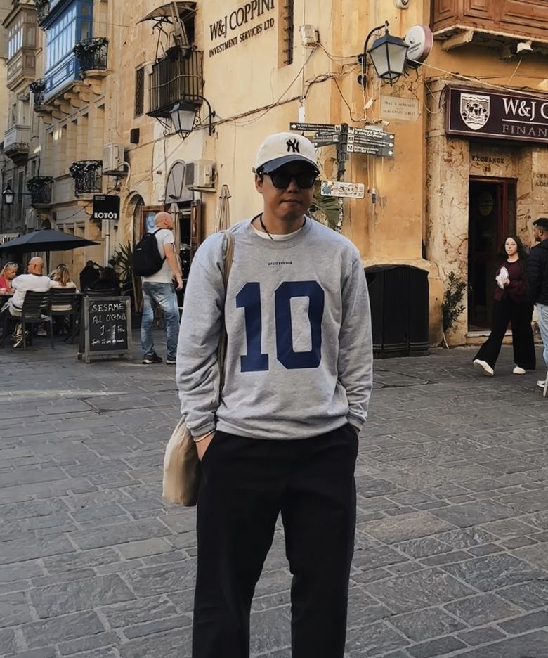 10 SWEATSHIRT gray