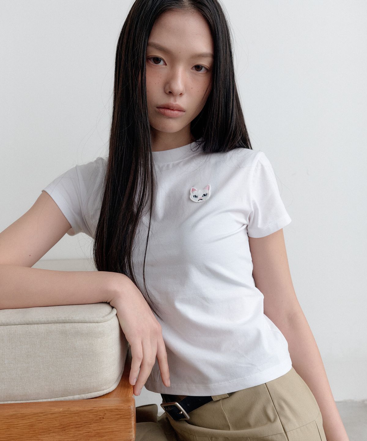 벨르(VELLE) LUMI Embroidered T-Shirt_Wihte