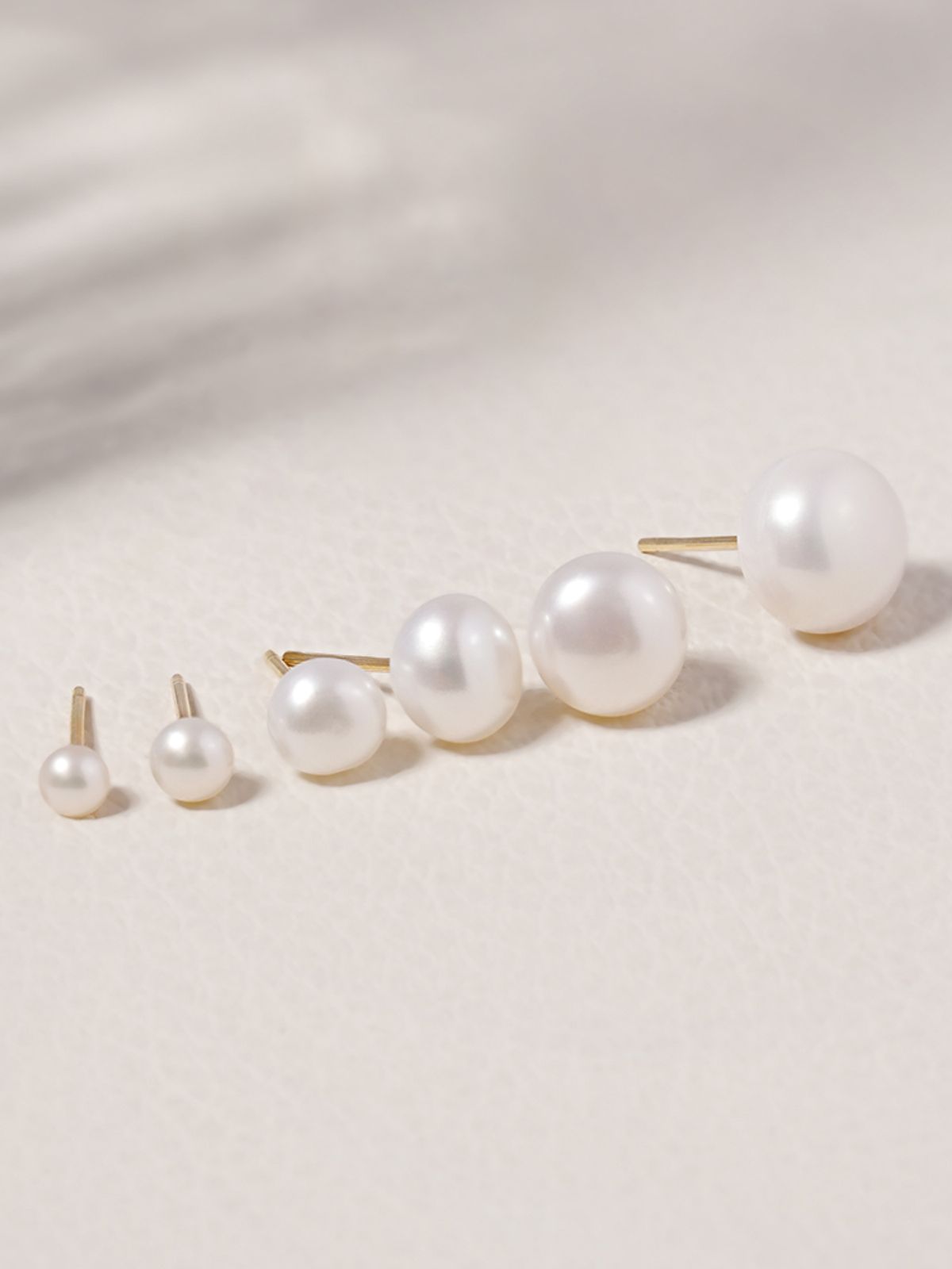 미니멀피어싱(MINIMALPIERCING) 14K 천연 납작 담수진주 귀걸이