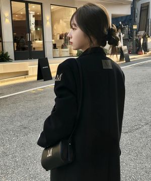 소엘 메탈로고 퀼팅 누빔 더블 코트