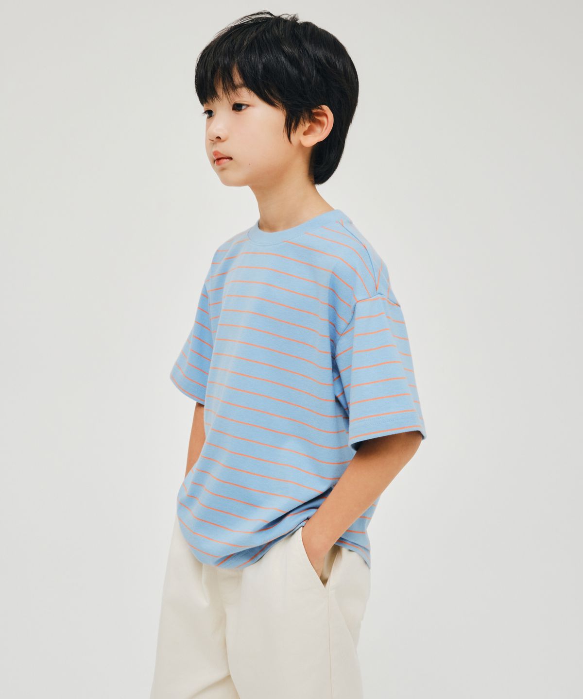 무신사 스탠다드 키즈(MUSINSA STANDARD KIDS) 내로우 스트라이프 크루 넥 티셔츠 [스카이 블루]