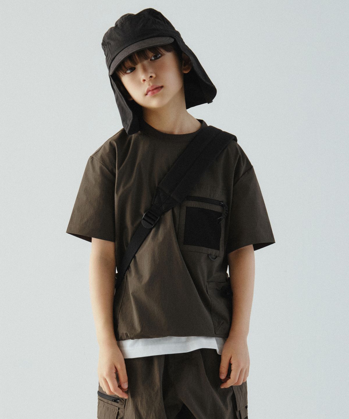 무신사 스탠다드 키즈(MUSINSA STANDARD KIDS) [시티 레저] 유틸리티 메시 포켓 우븐 티셔츠 [머드 그레이]