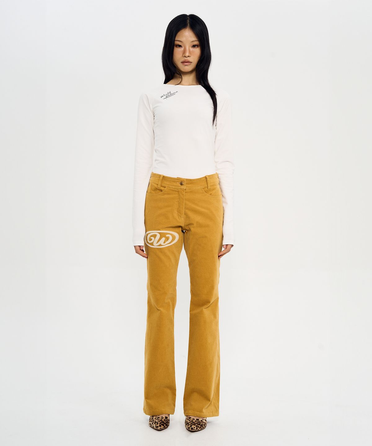 월드딜레마(WORLDDILEMA) BOUCLE EMBROIDERY BOOT-CUT PANTS (VELVET GOLD)