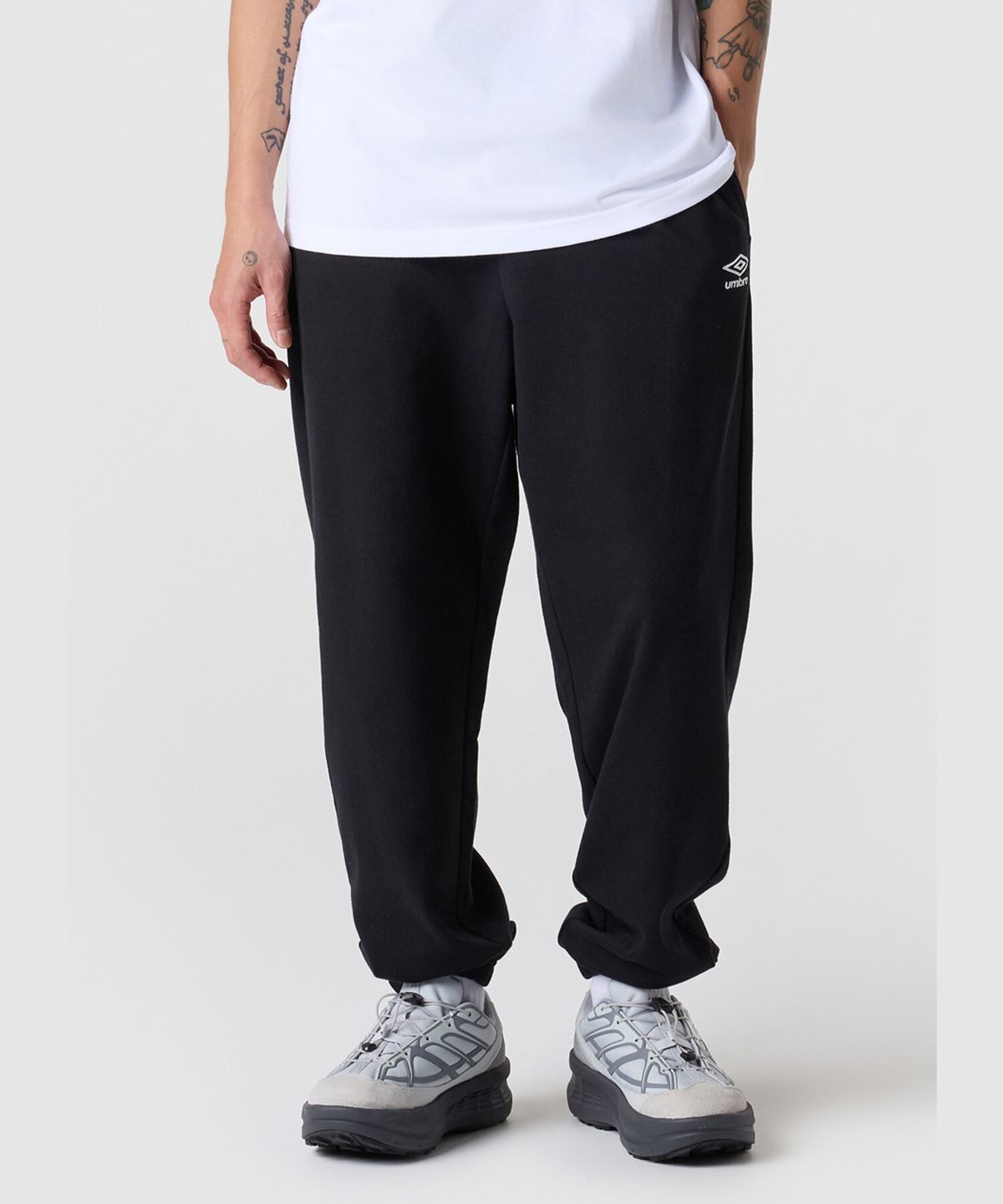 엄브로(UMBRO) 에센셜 루즈 조거 팬츠 블랙 UR123CFP19