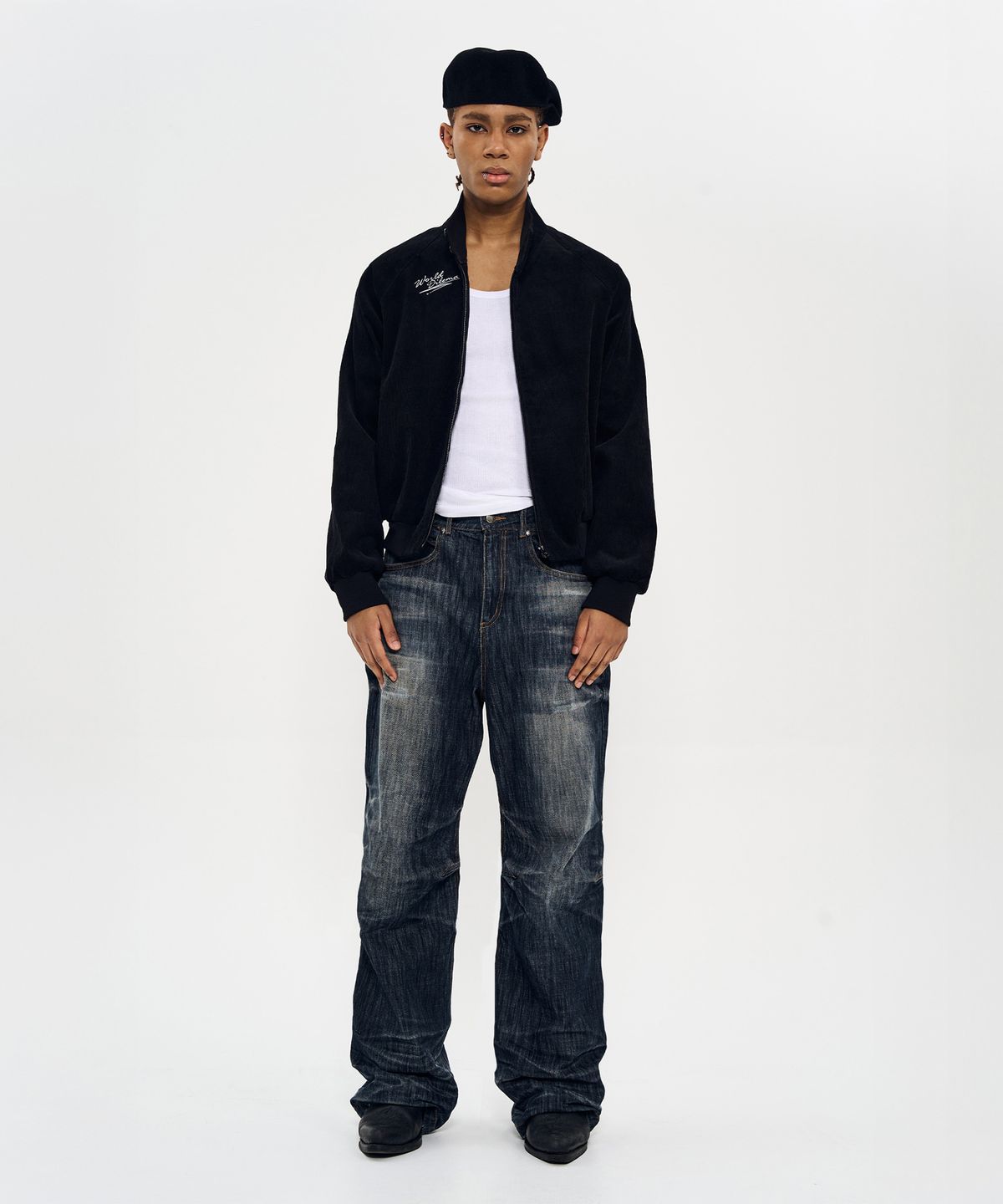 월드딜레마(WORLDDILEMA) SIGN EMBROIDERY STAND COLLAR (BLACK)