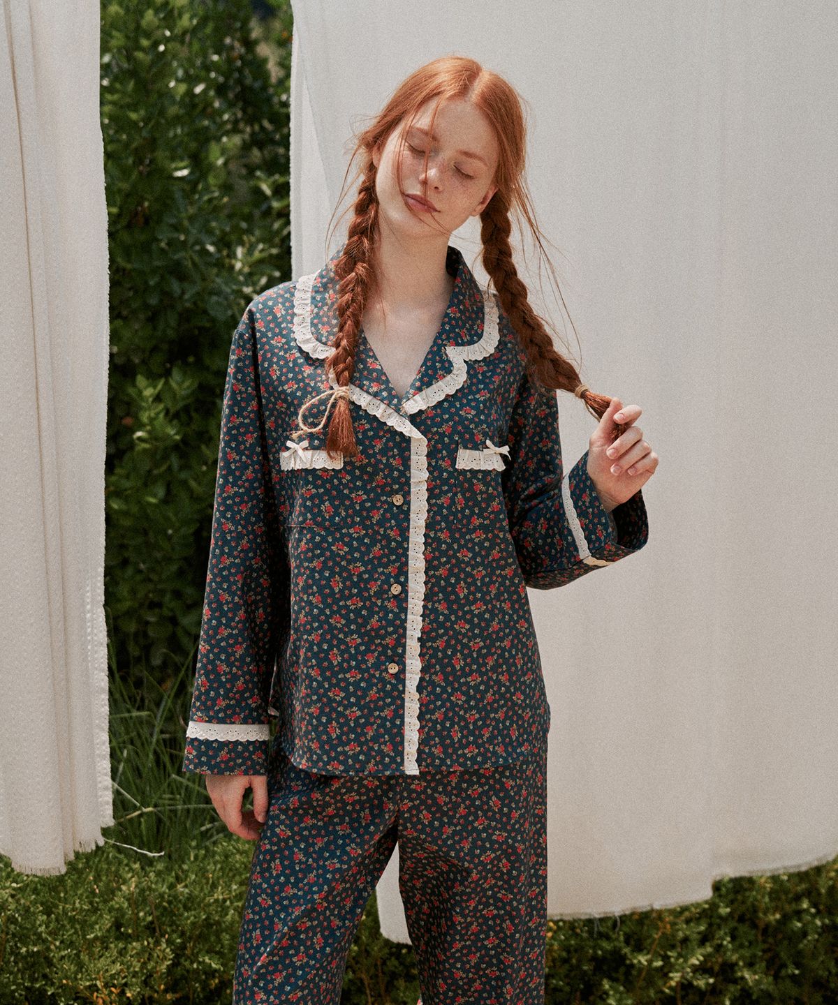 울랄라파자마(ULLALA PAJAMAS) 앤의 동백꽃 긴팔 여성페어 네이비 (30수)