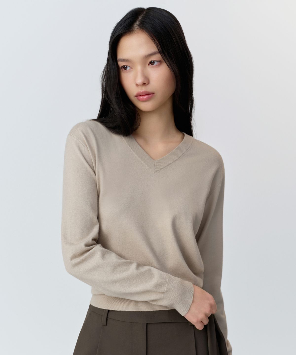 무신사 스탠다드 우먼(MUSINSA STANDARD WOMAN) 우먼즈 에센셜 브이 넥 니트 [그레이쉬 베이지]