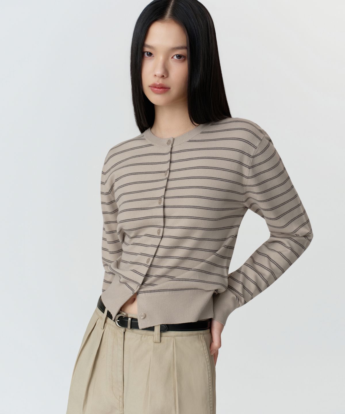 무신사 스탠다드 우먼(MUSINSA STANDARD WOMAN) 우먼즈 스트라이프 라운드 넥 가디건 [그레이쉬 베이지]