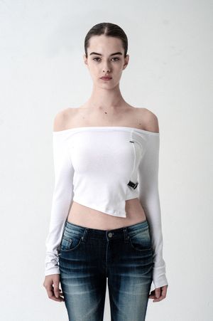 BELT UNBALANCED LONG SLEEVE WHITE