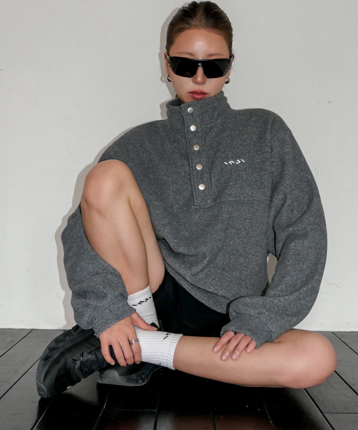 인지액티브(INJIACTIVE) Fleece Snap Pullover Sweatshirt 차콜