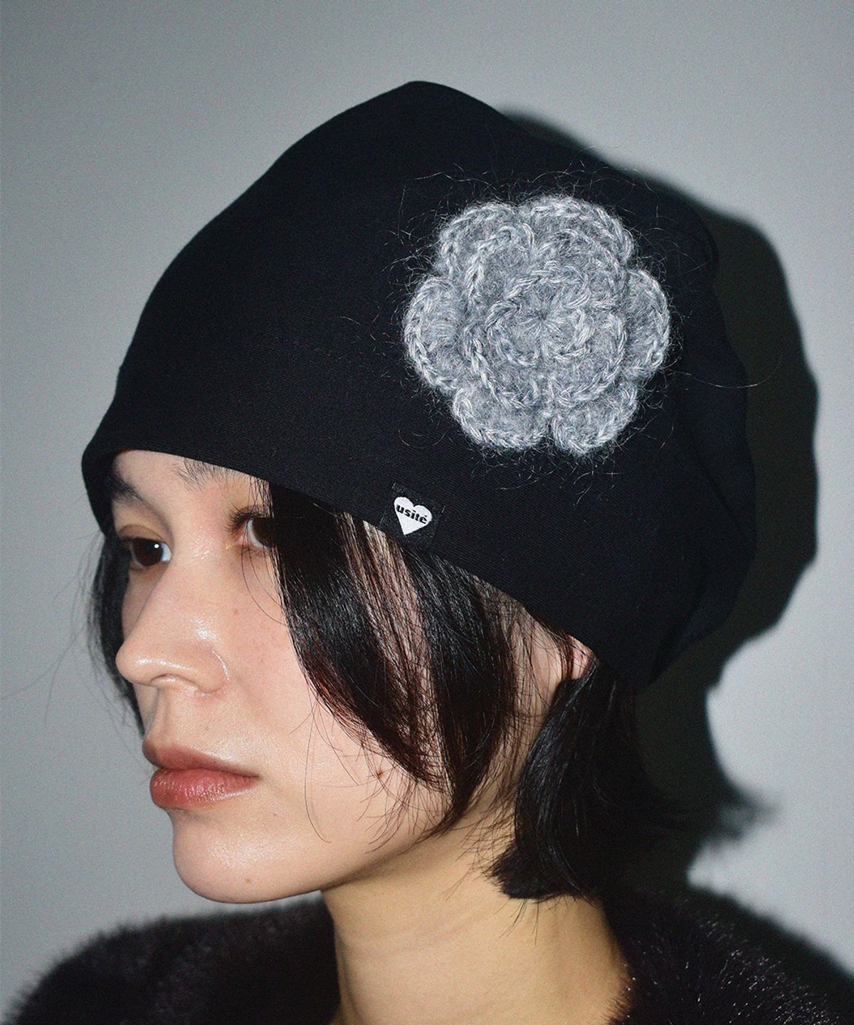 유지떼(USITE) HANDMADE KNIT CORSAGE HAT_BLACK 니트 코사지 비니