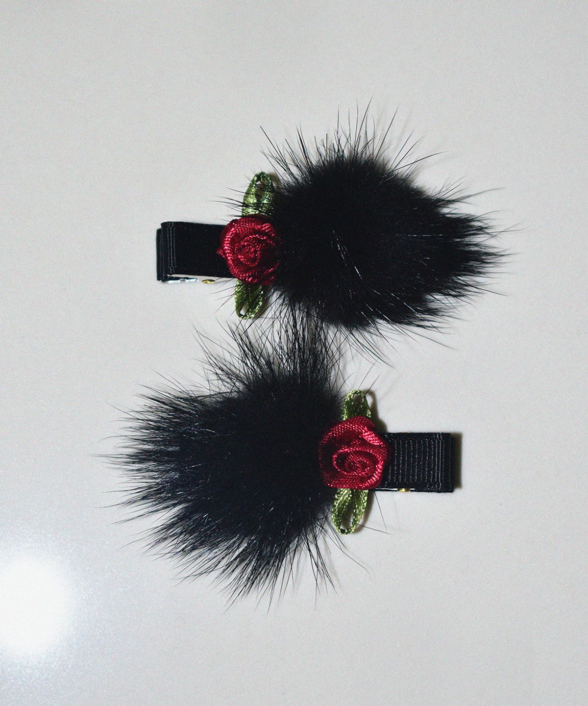 유지떼(USITE) FUR ROSE HAIR PIN, BLACK 퍼 헤어핀