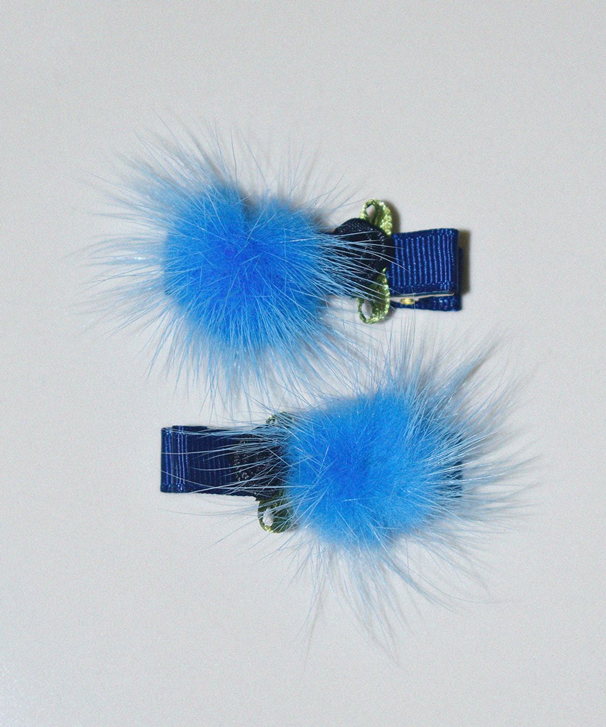 유지떼(USITE) FUR ROSE HAIR PIN, BLUE 퍼 헤어핀