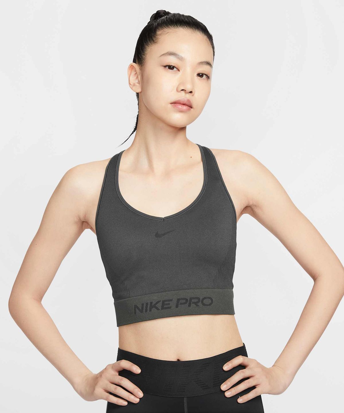 나이키(NIKE) 프로 심리스 드라이 핏 크롭 탱크 탑 W - 다크 스모크 그레이 / IB9415-070