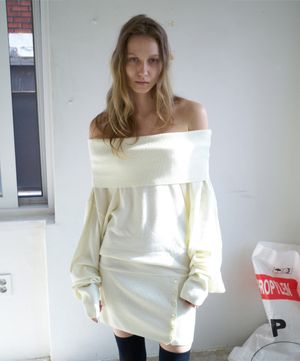 RIBBED HEM OFF-SHOULDER KNIT TOP CREAM