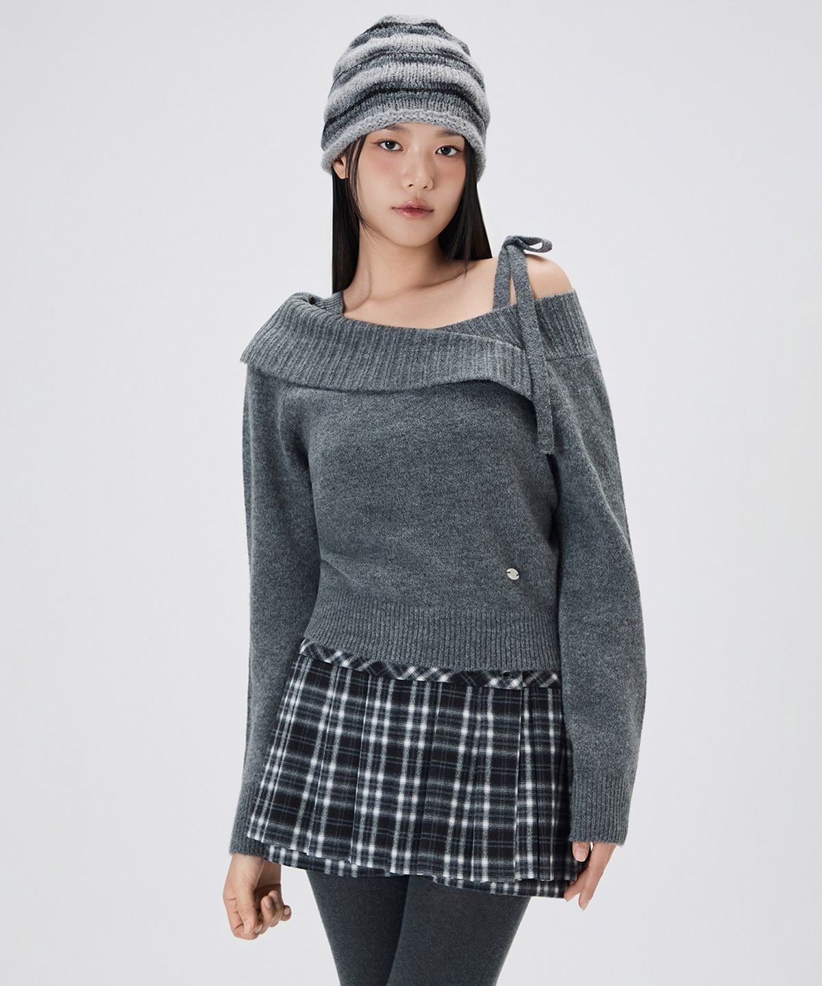 미쏘(MIXXO) 오버핏 오프숄더 레이어드 풀오버_MIWKAG116T
