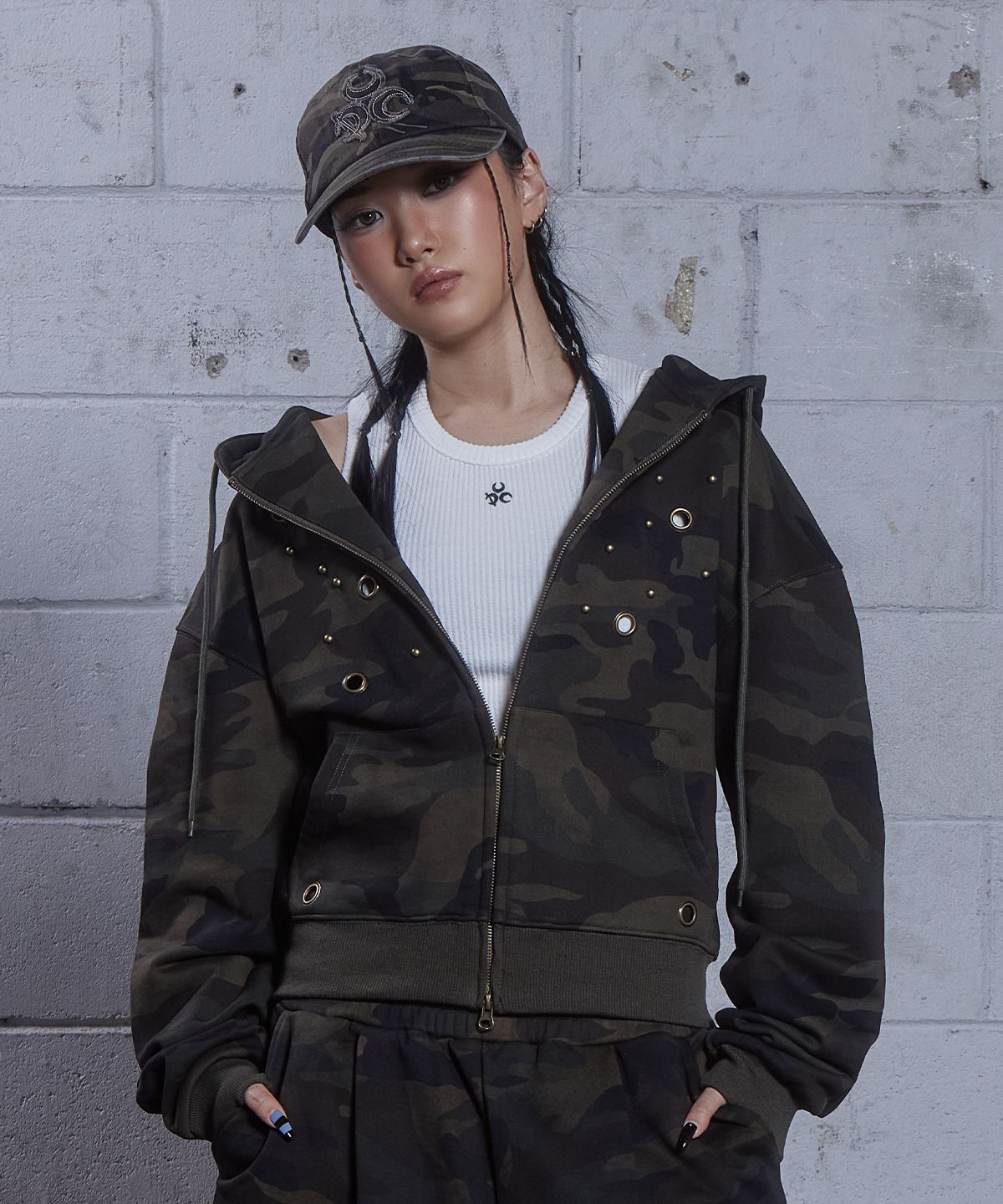 디오스피스(DAUSPICE) (DUC) Eyelet Stud Hoodie Zip-up Camo