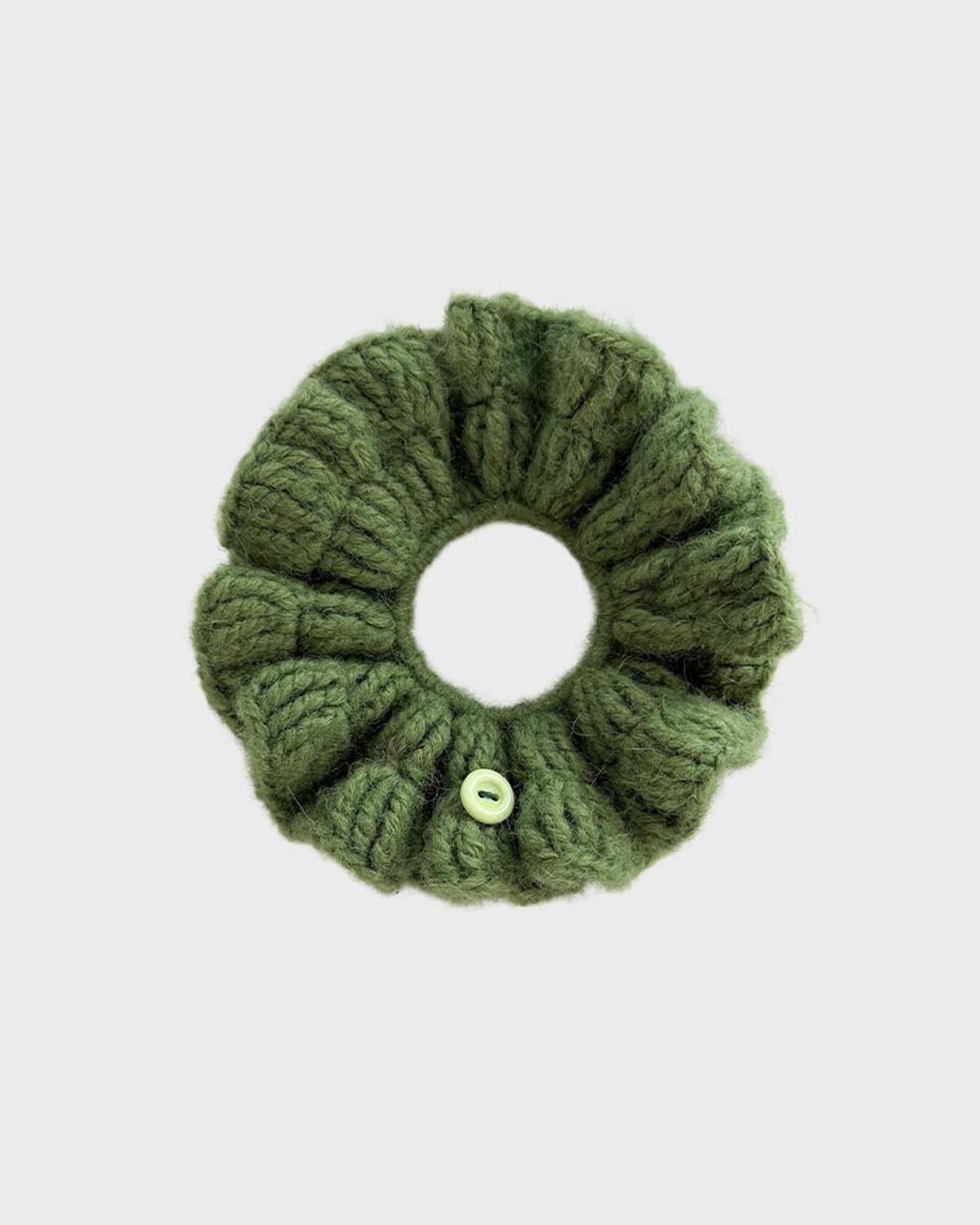 잇더즌매터(IT DOESN'T MATTER) Crochet button scrunchie (Green)