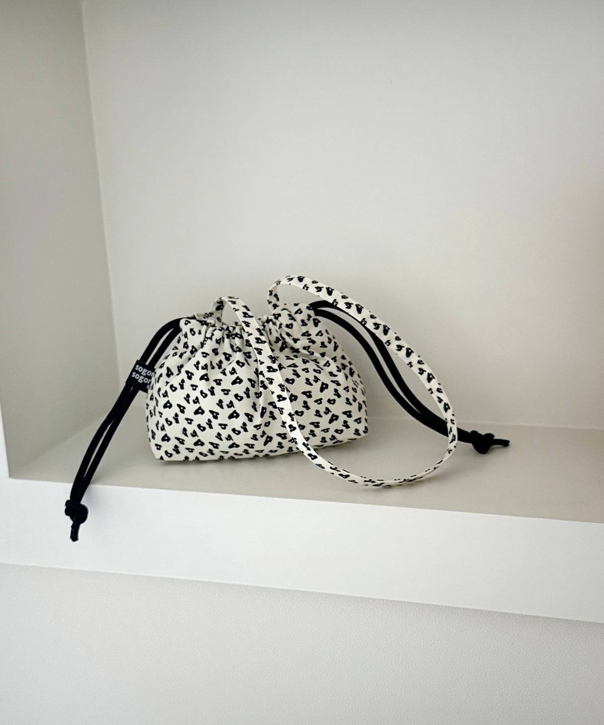 소곤소곤(SOGONSOGON) animal ivory mini string bag
