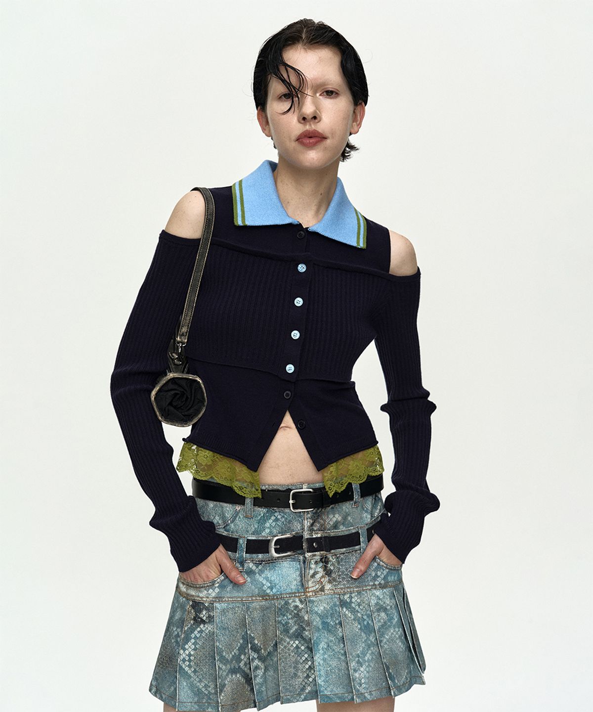 앤더슨벨(ADSB ANDERSSON BELL) LAYERED OFF-SHOULDER COLLAR TOP atb1481w(NAVY/BLUE)