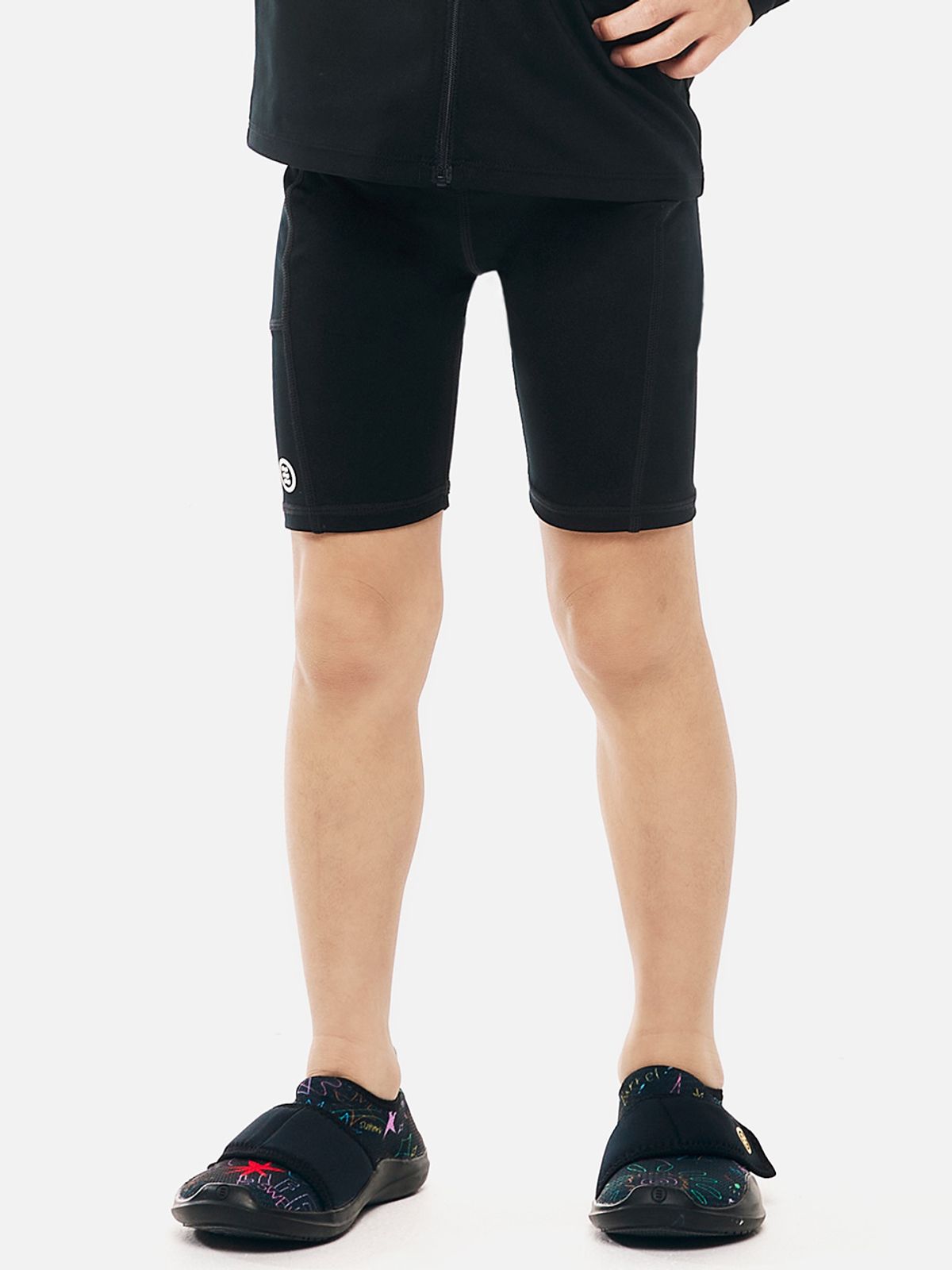 배럴(BARREL) 키즈 에센셜 4부 워터 레깅스 블랙 (B6SKWLG301BLK)