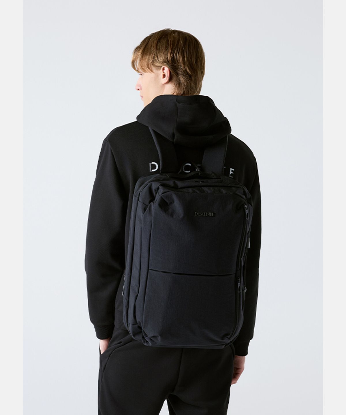데상트(DESCENTE) 트래블 2WAY 백팩 (38L) 블랙 SR123UBP16