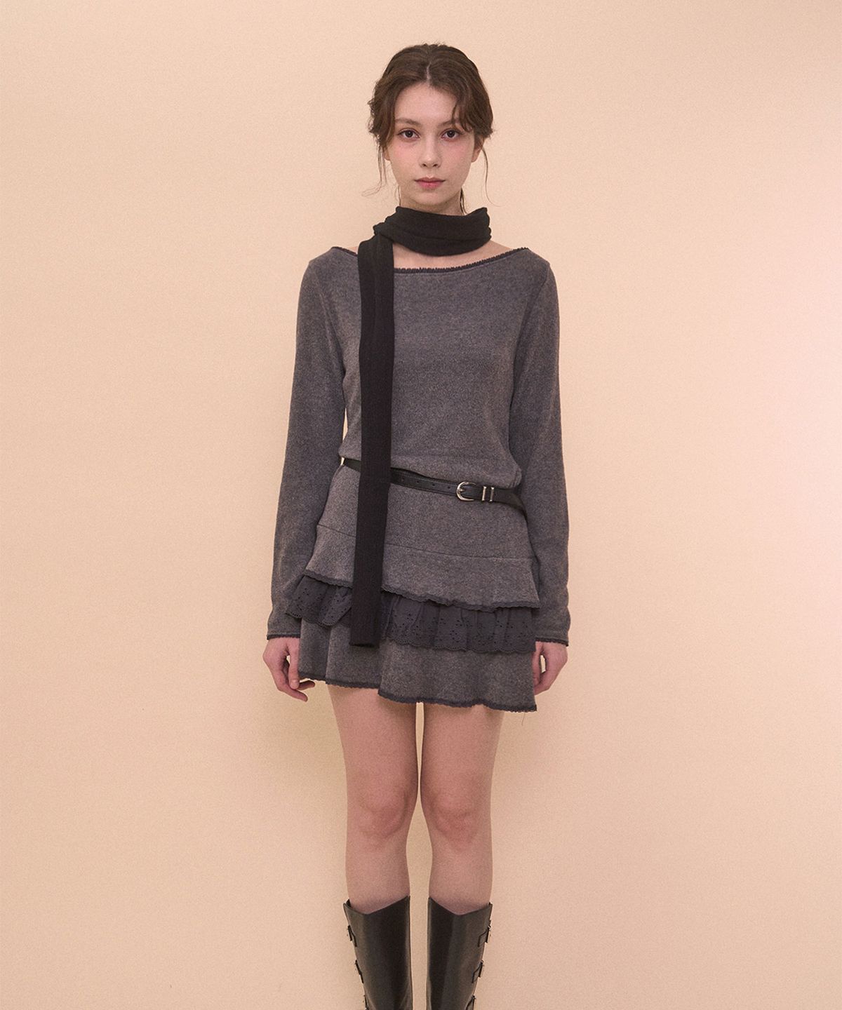 벨리아르(BELLIALEU) LACE BOAT NECK DRESS-DARK GRAY