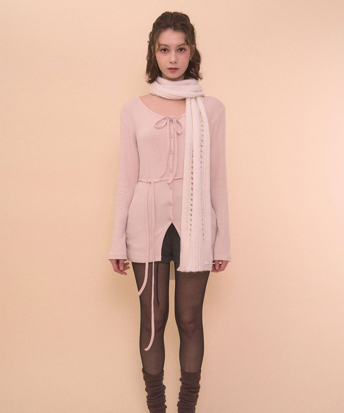 벨리아르(BELLIALEU) STRAP LONG SLEEVE CARDIGAN-CREAM PINK