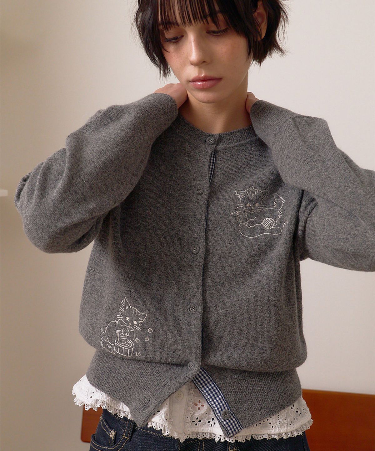베이비블루니들즈(BABYBLUENEEDLES) Kitten Embroidery Knit Cardigan CHARCOAL