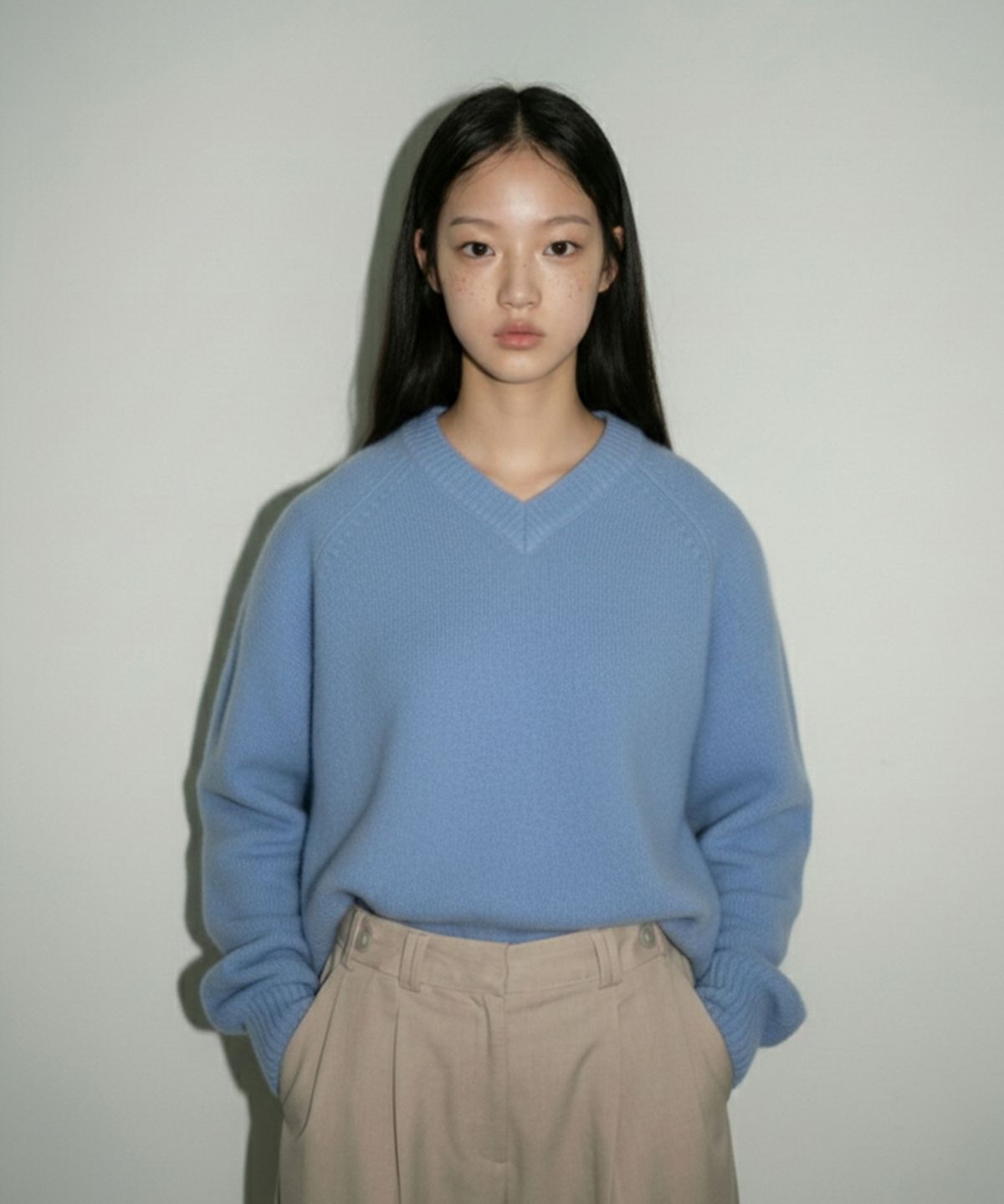 320쇼룸(320SHOWROOM) Raglan V-Neck Loose Fit Knit Pullover Skyblue