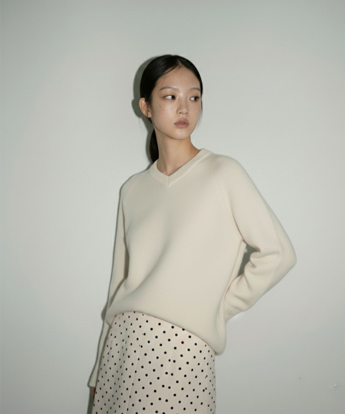 320쇼룸(320SHOWROOM) Raglan V-Neck Loose Fit Knit Pullover Ivory