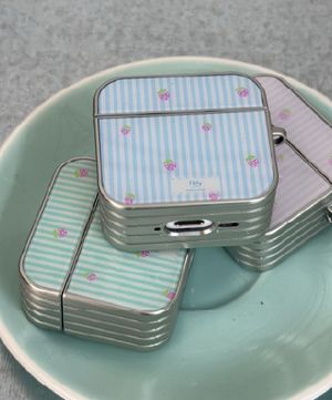 Strawberry Stripes 실버 에어팟 케이스